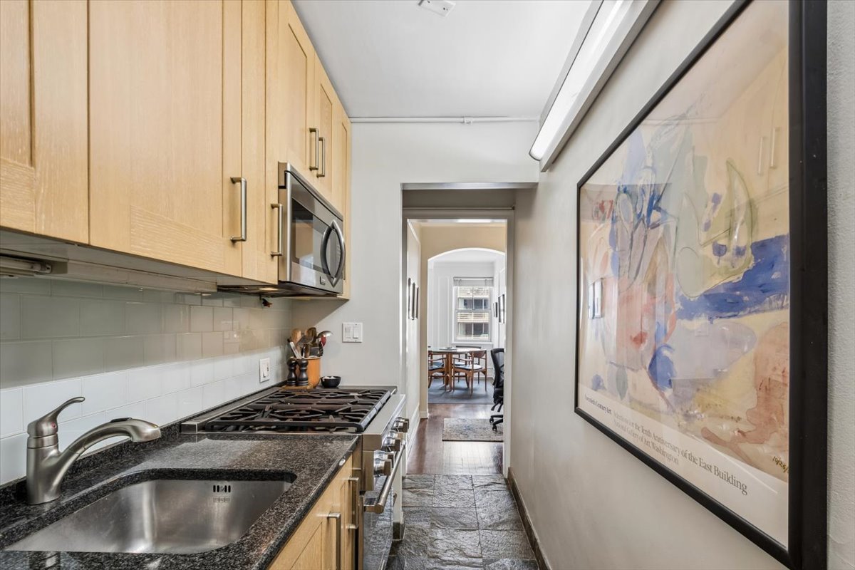 5555 N SHERIDAN Road Unit: 1215A