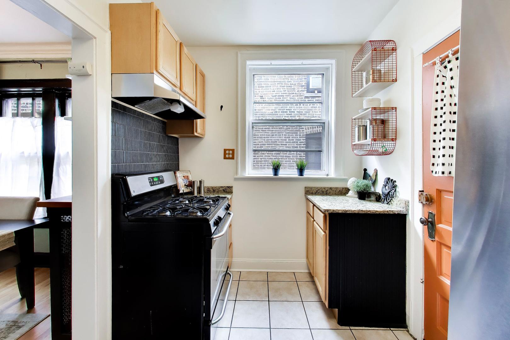 1750 W GRANVILLE Avenue Unit: 2A