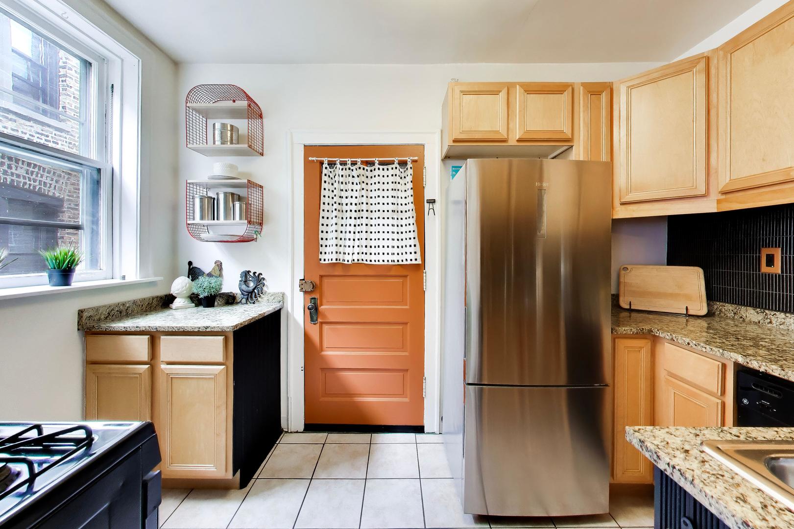 1750 W GRANVILLE Avenue Unit: 2A