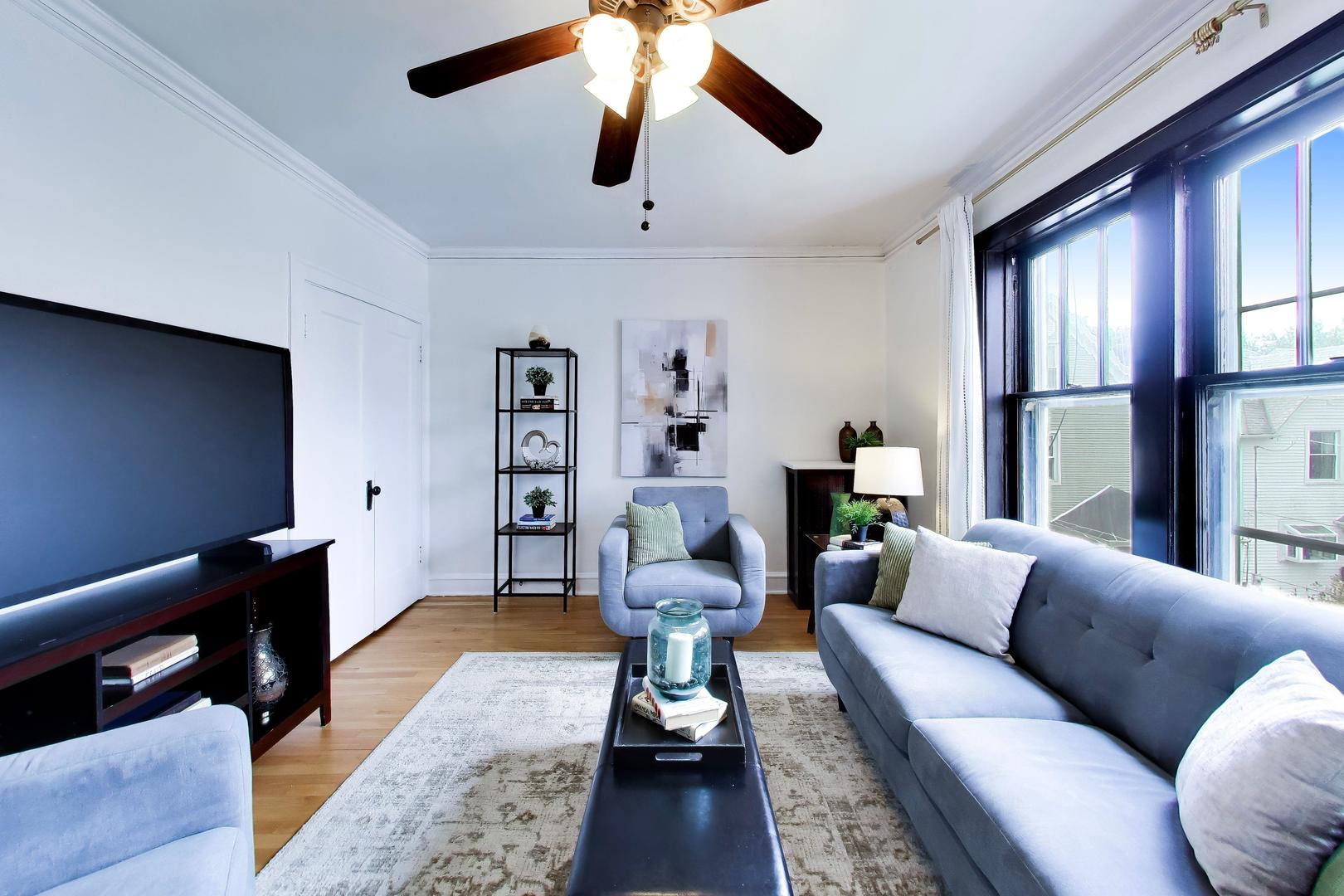 1750 W GRANVILLE Avenue Unit: 2A
