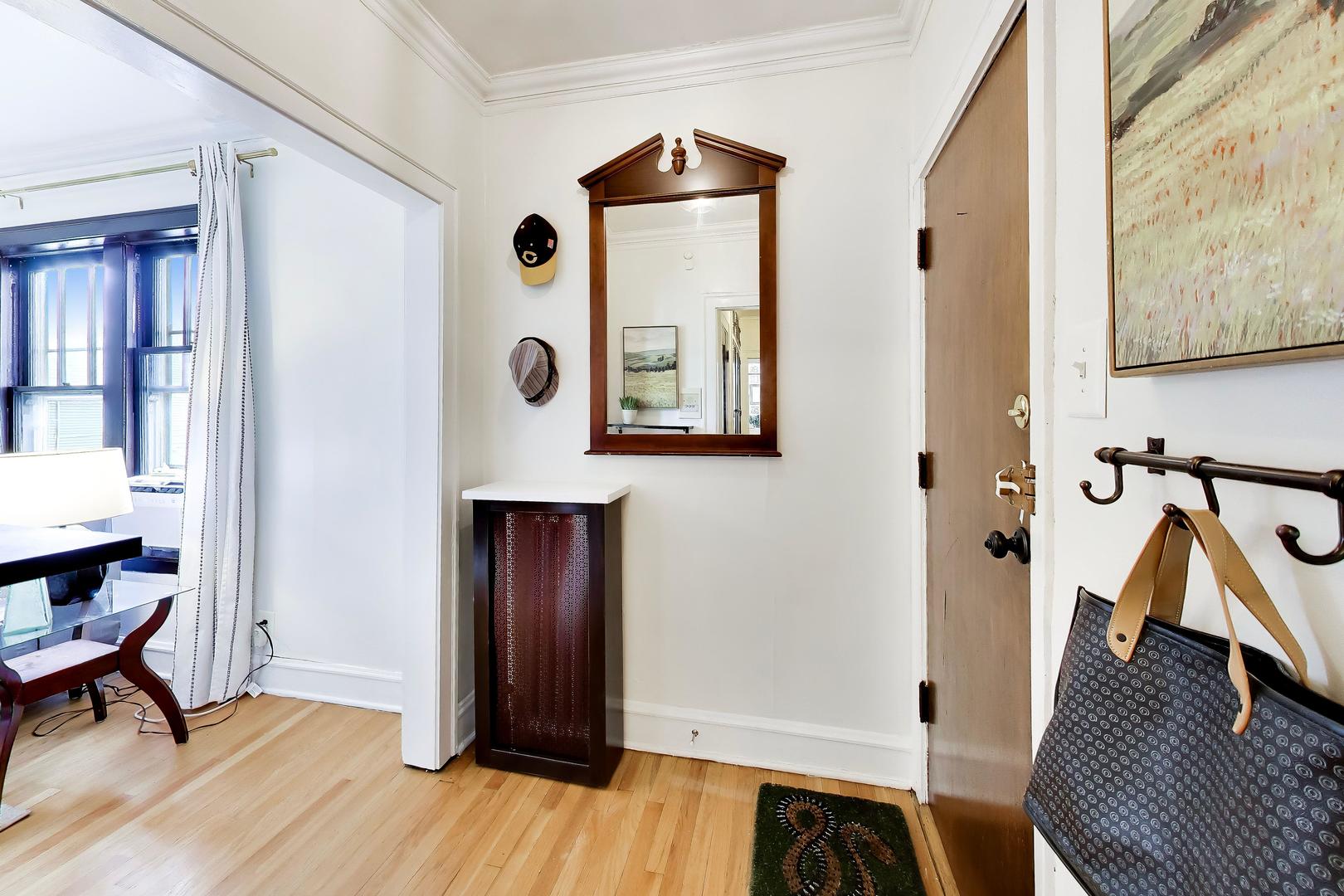 1750 W GRANVILLE Avenue Unit: 2A