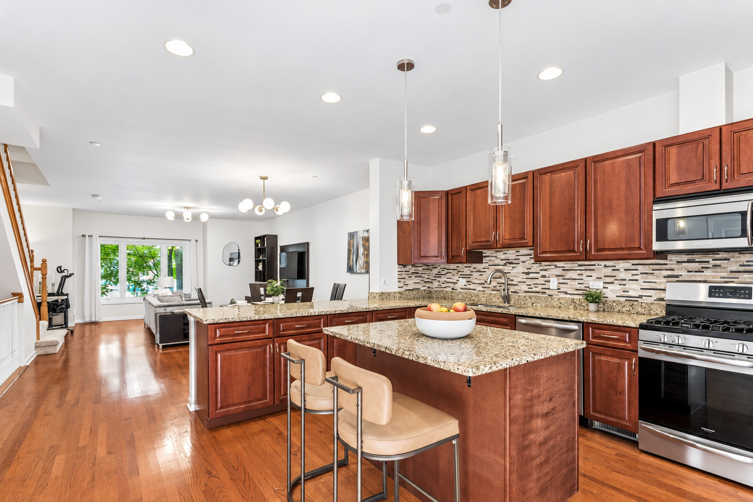 1192 Clarence Avenue Unit: 7