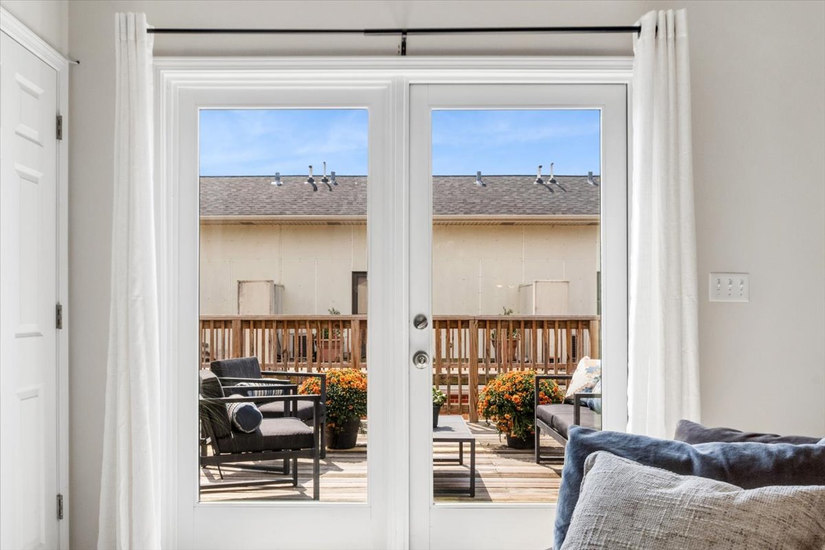 1192 Clarence Avenue Unit: 7