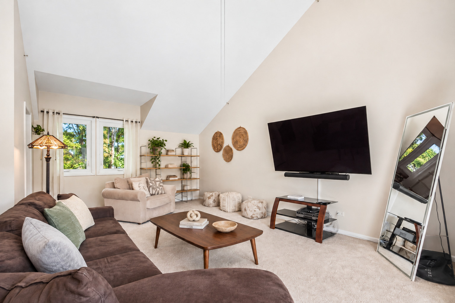 1192 Clarence Avenue Unit: 7
