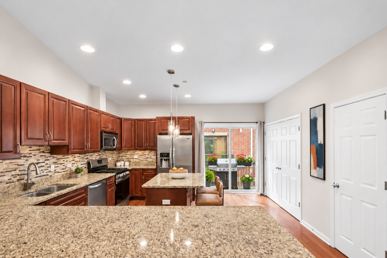 1192 Clarence Avenue Unit: 7