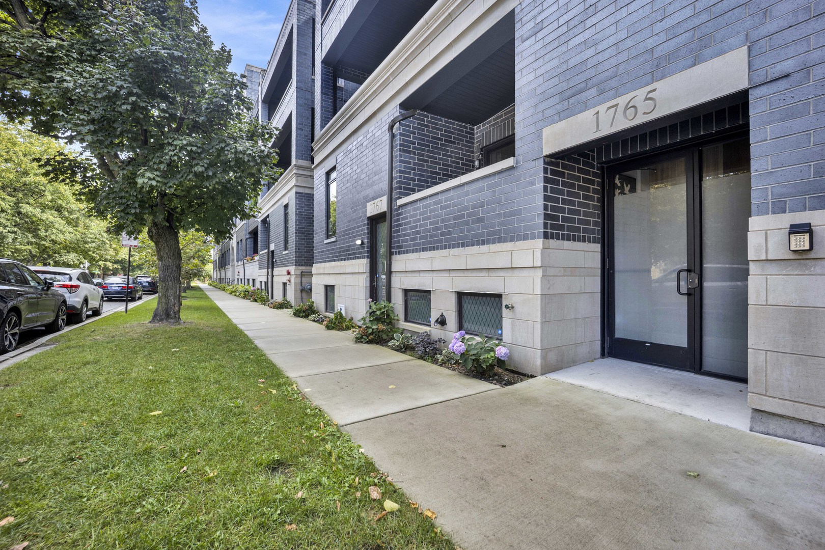 1767 W Rosehill Drive Unit: 203
