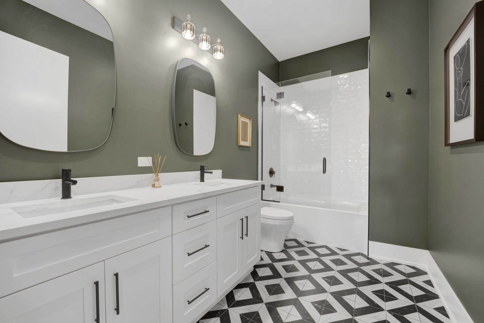 1767 W Rosehill Drive Unit: 203