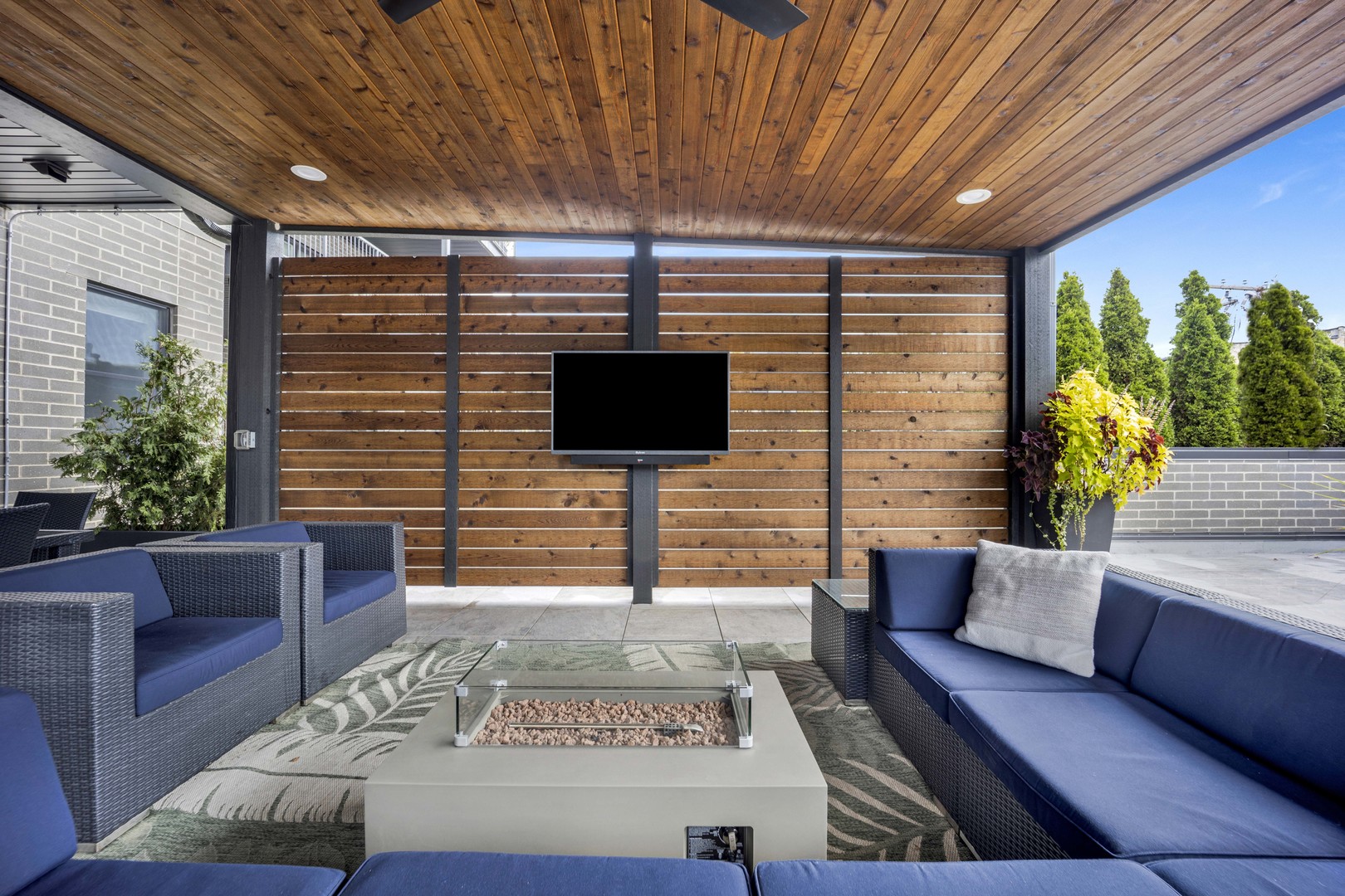1767 W Rosehill Drive Unit: 203