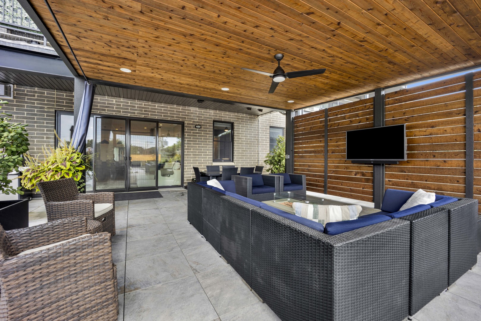 1767 W Rosehill Drive Unit: 203