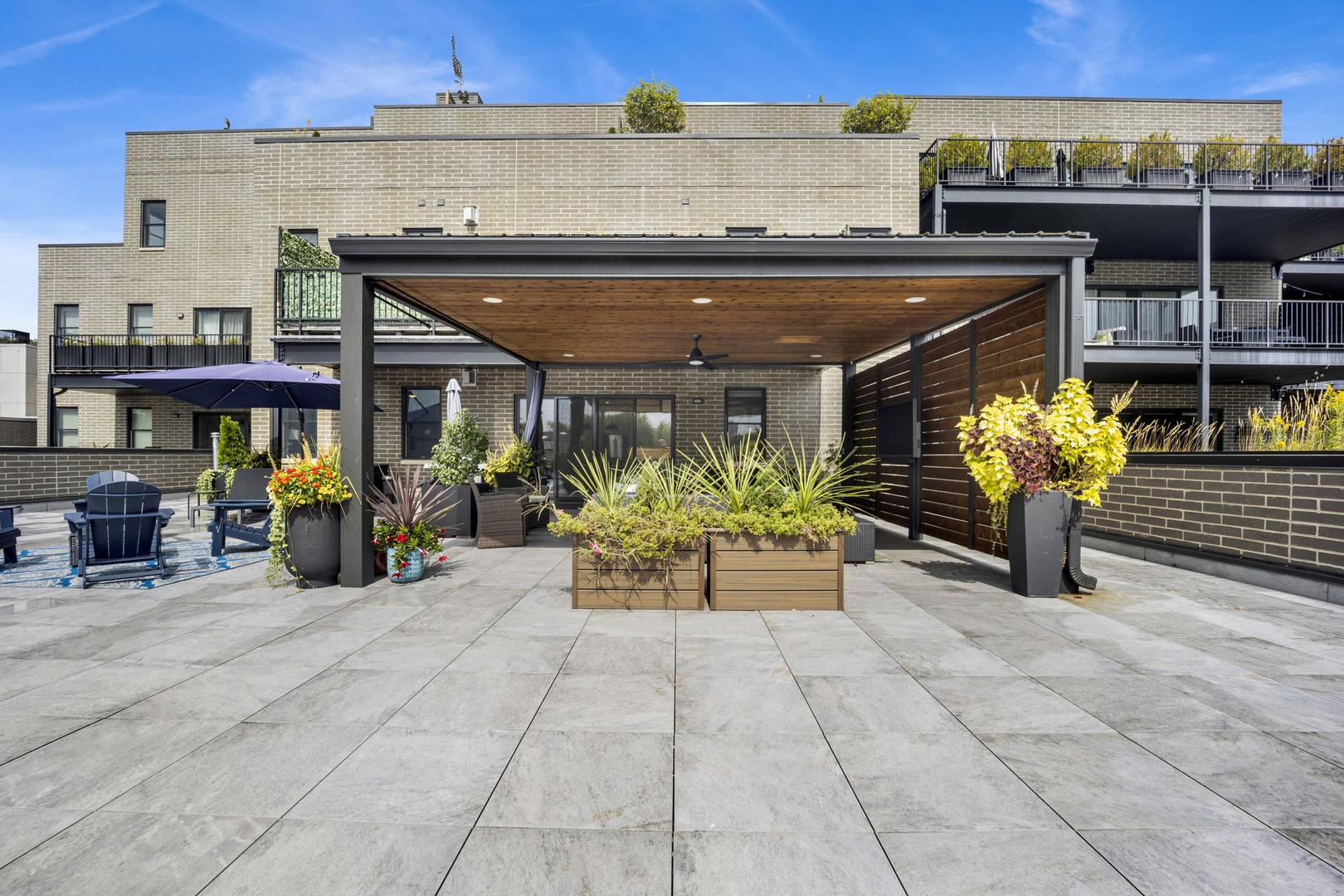 1767 W Rosehill Drive Unit: 203