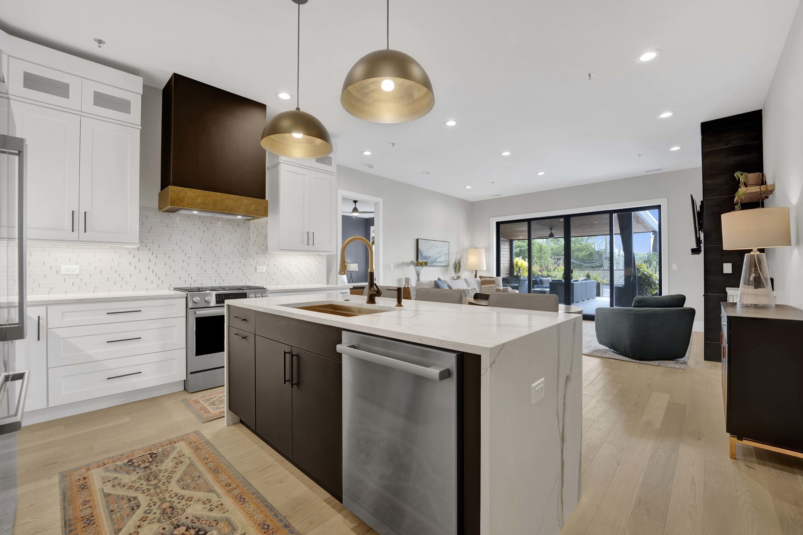 1767 W Rosehill Drive Unit: 203