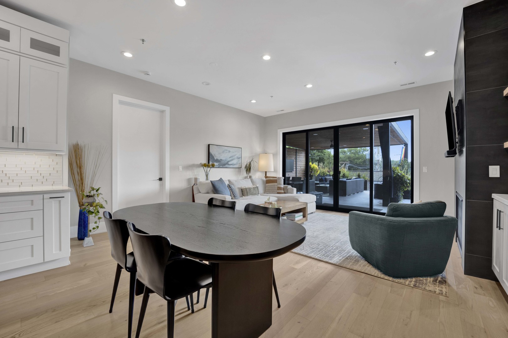 1767 W Rosehill Drive Unit: 203