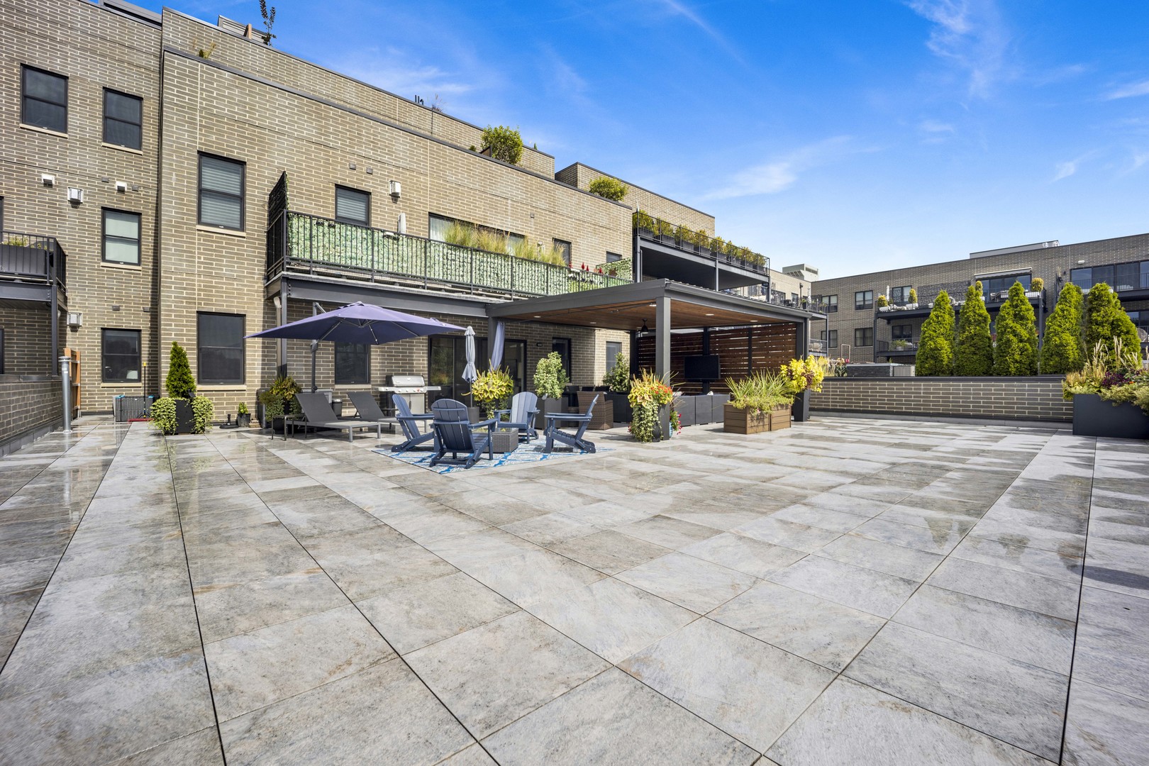 1767 W Rosehill Drive Unit: 203