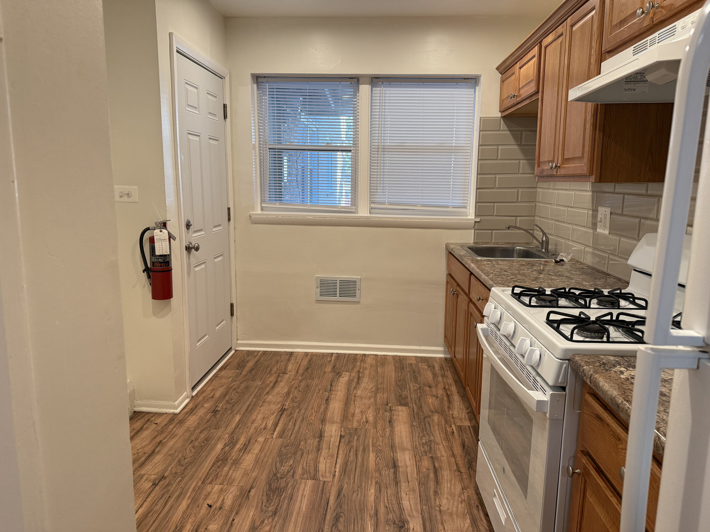 1727 W North Shore Avenue Unit: 1F