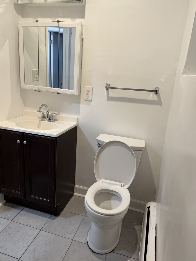 1727 W North Shore Avenue Unit: 1F