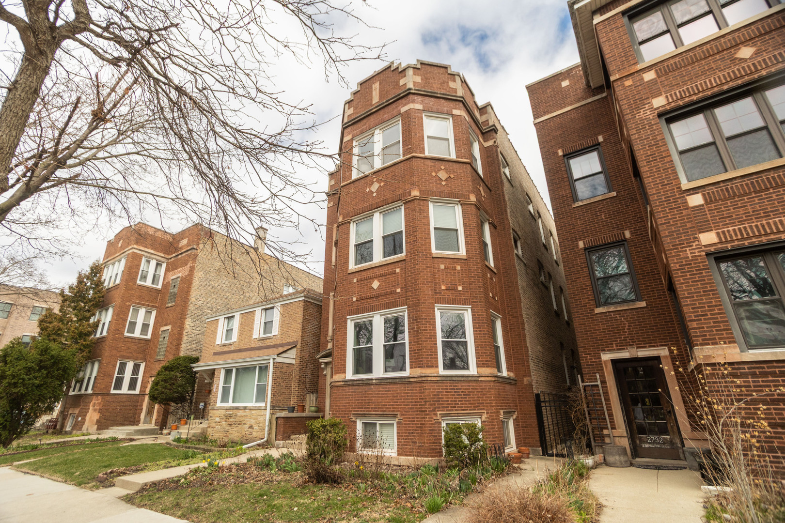 2734 W ARGYLE Street Unit: 3