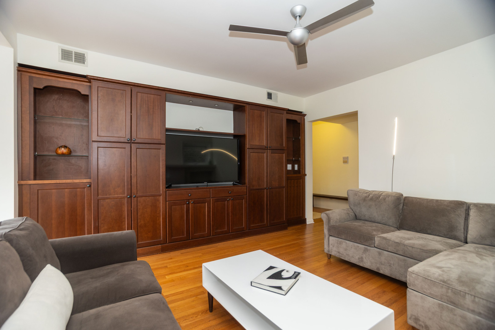 2734 W ARGYLE Street Unit: 3