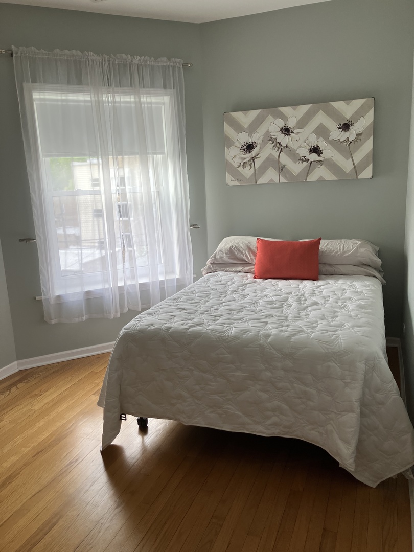 2734 W ARGYLE Street Unit: 3