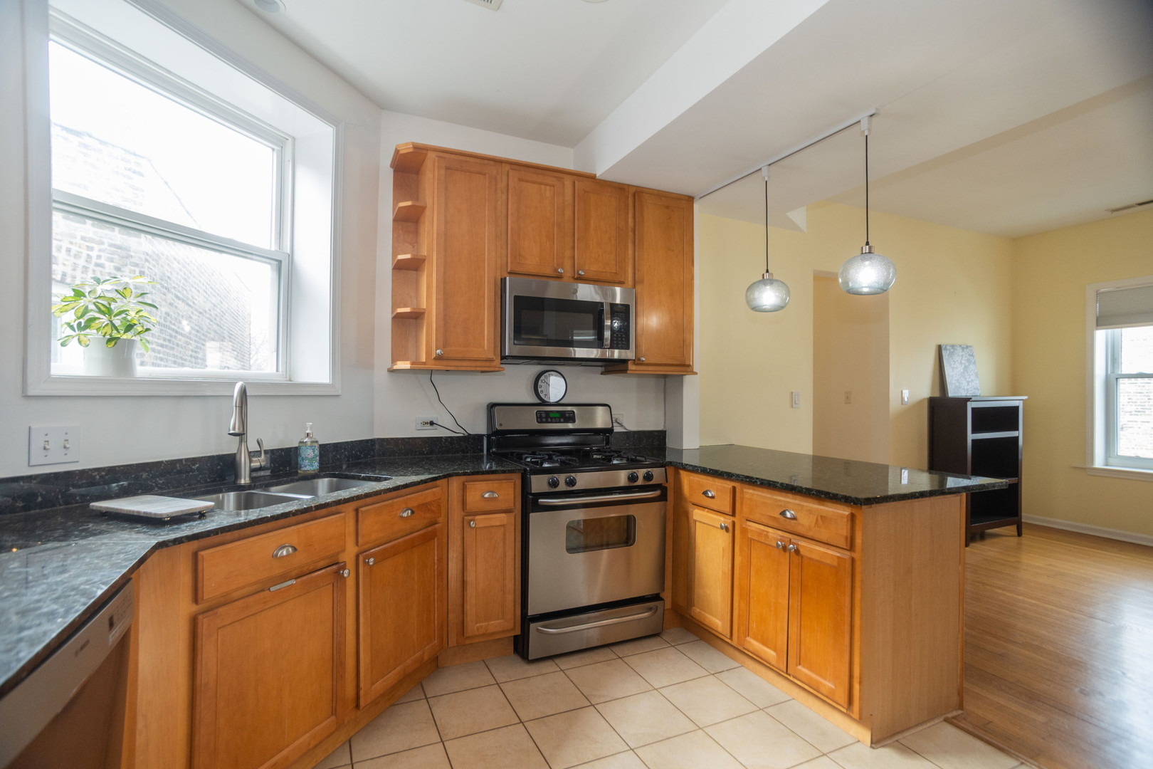 2734 W ARGYLE Street Unit: 3