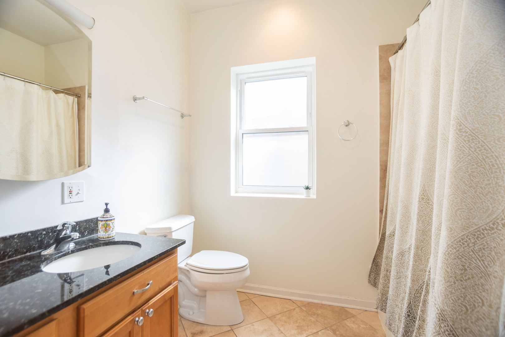 2734 W ARGYLE Street Unit: 3