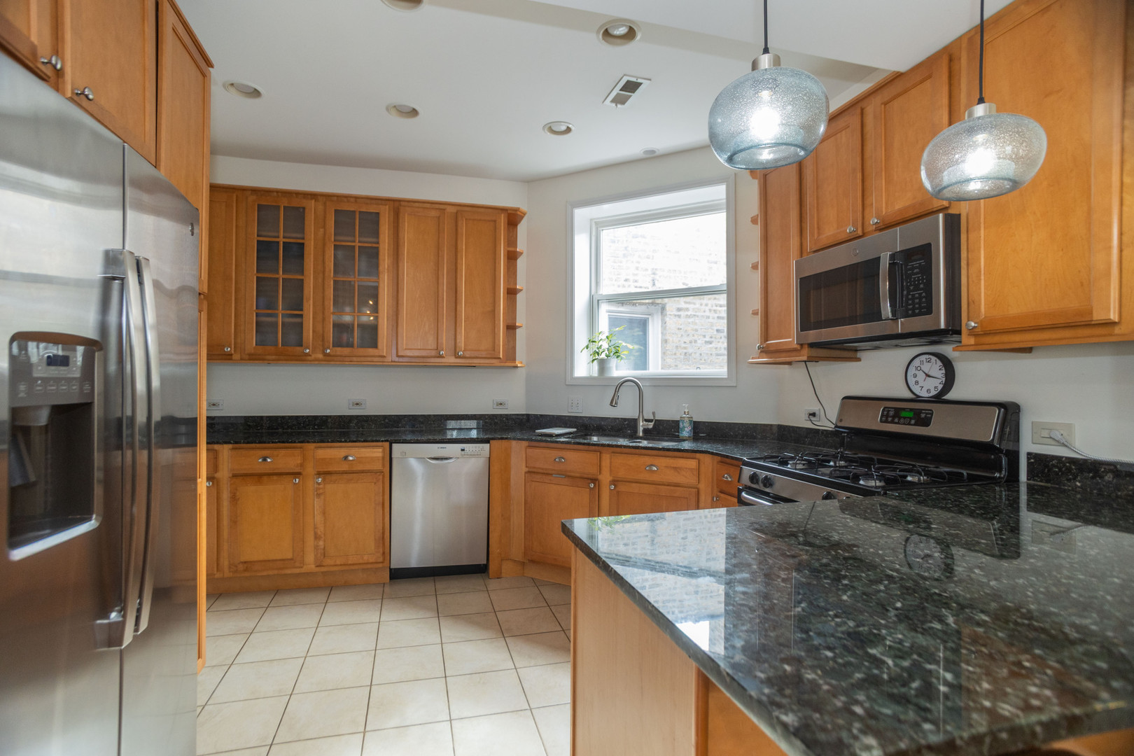 2734 W ARGYLE Street Unit: 3