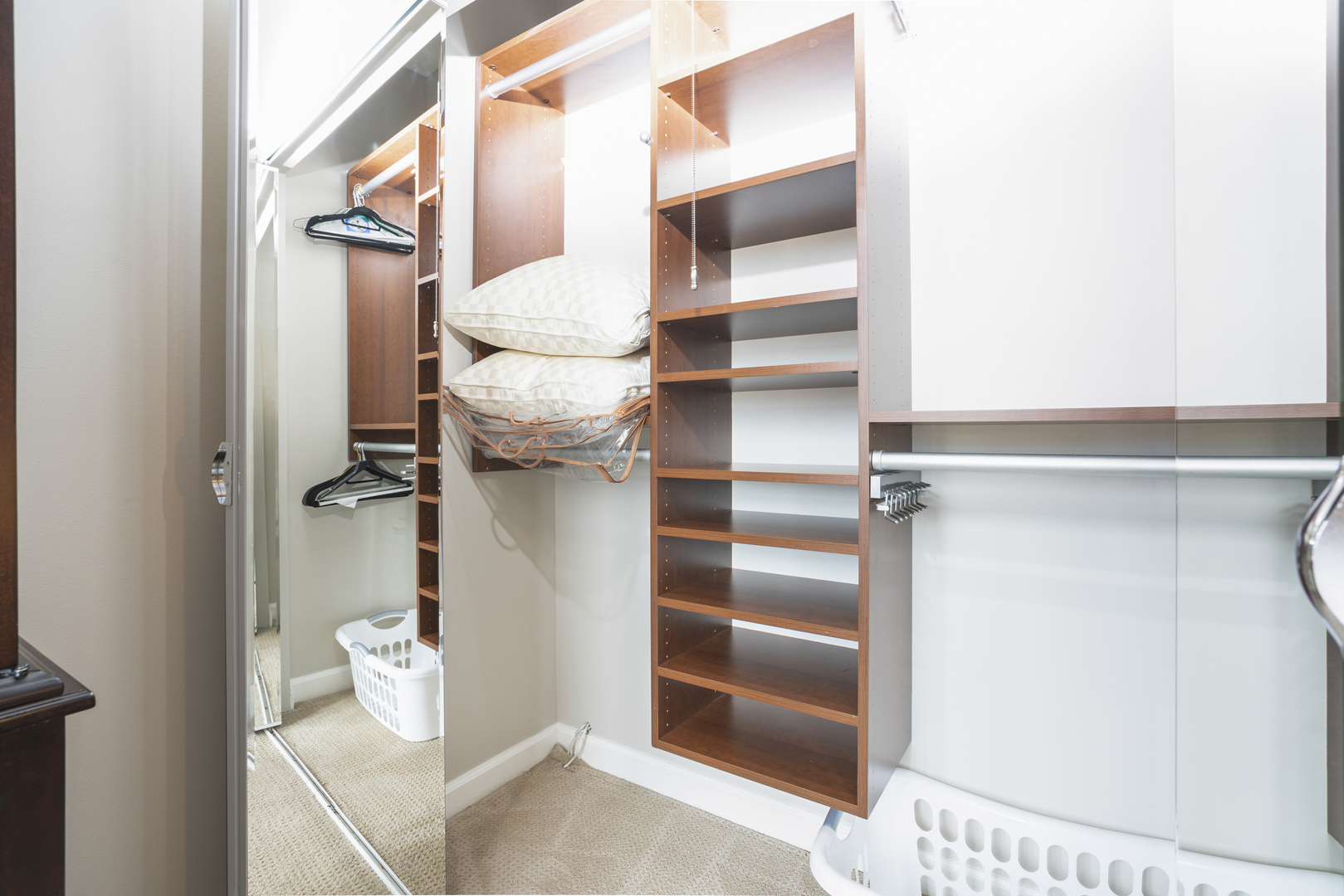 550 W Surf Street Unit: 512