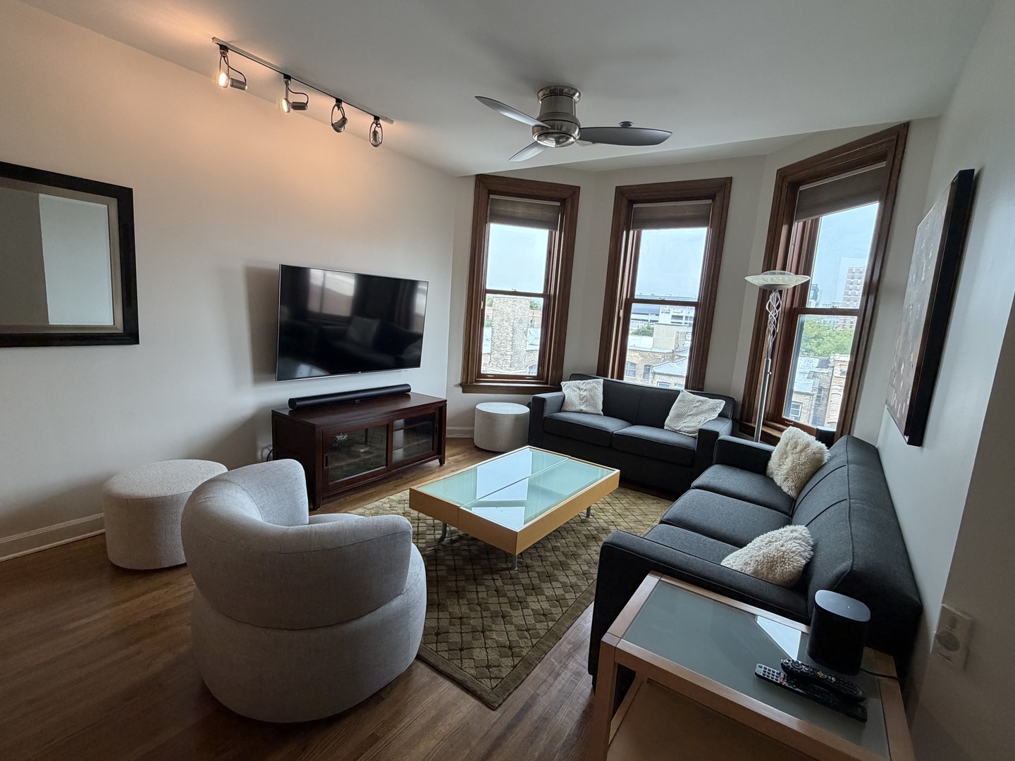 550 W Surf Street Unit: 512