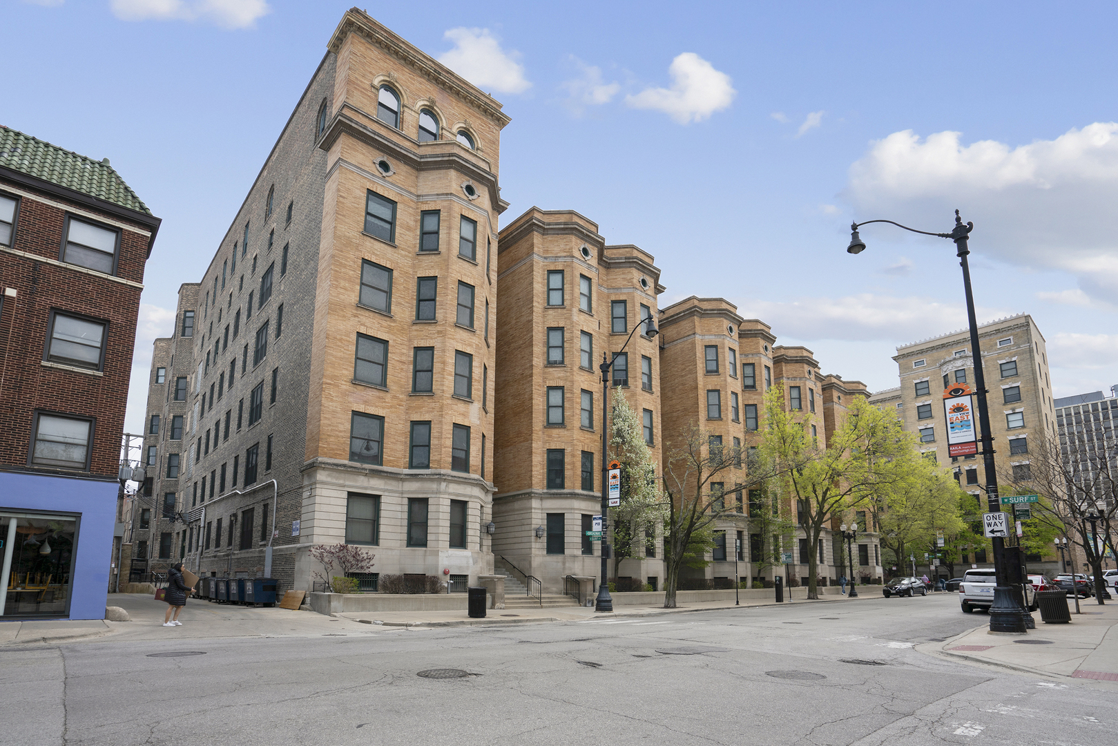 550 W Surf Street Unit: 512