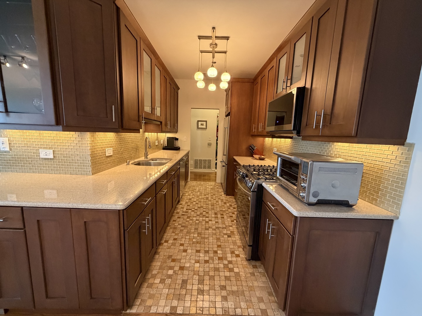 550 W Surf Street Unit: 512