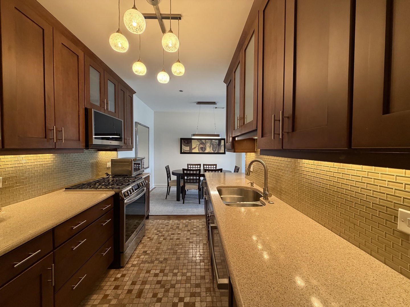 550 W Surf Street Unit: 512