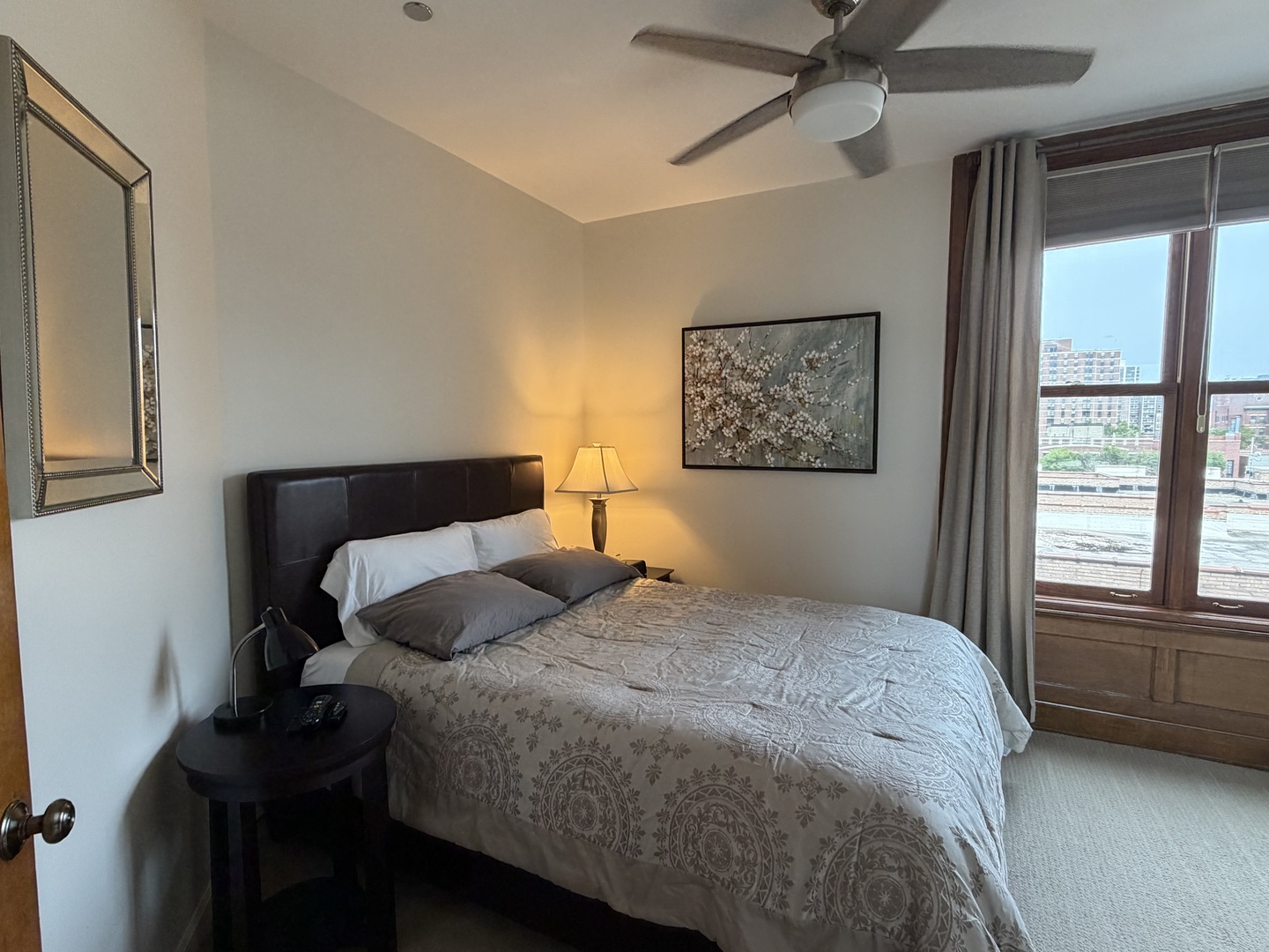 550 W Surf Street Unit: 512