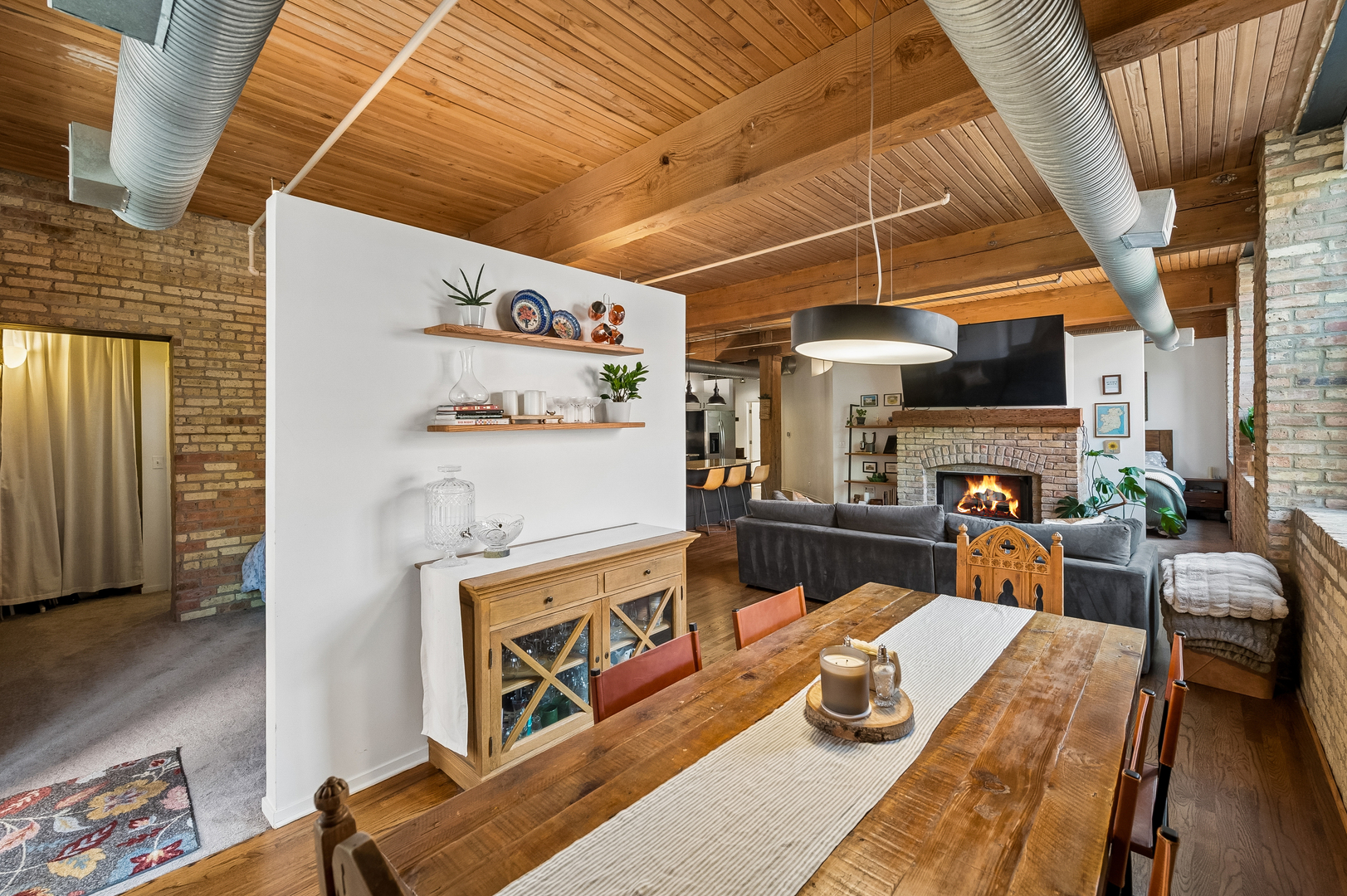 2911 N Western Avenue Unit: 111