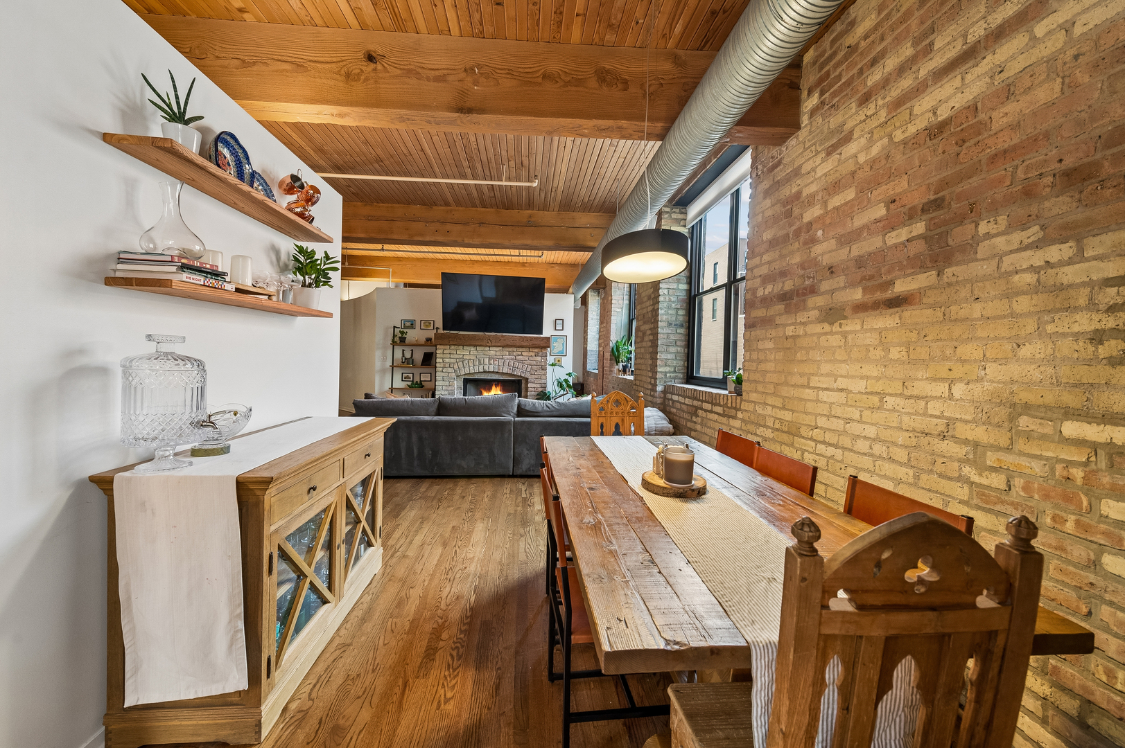 2911 N Western Avenue Unit: 111