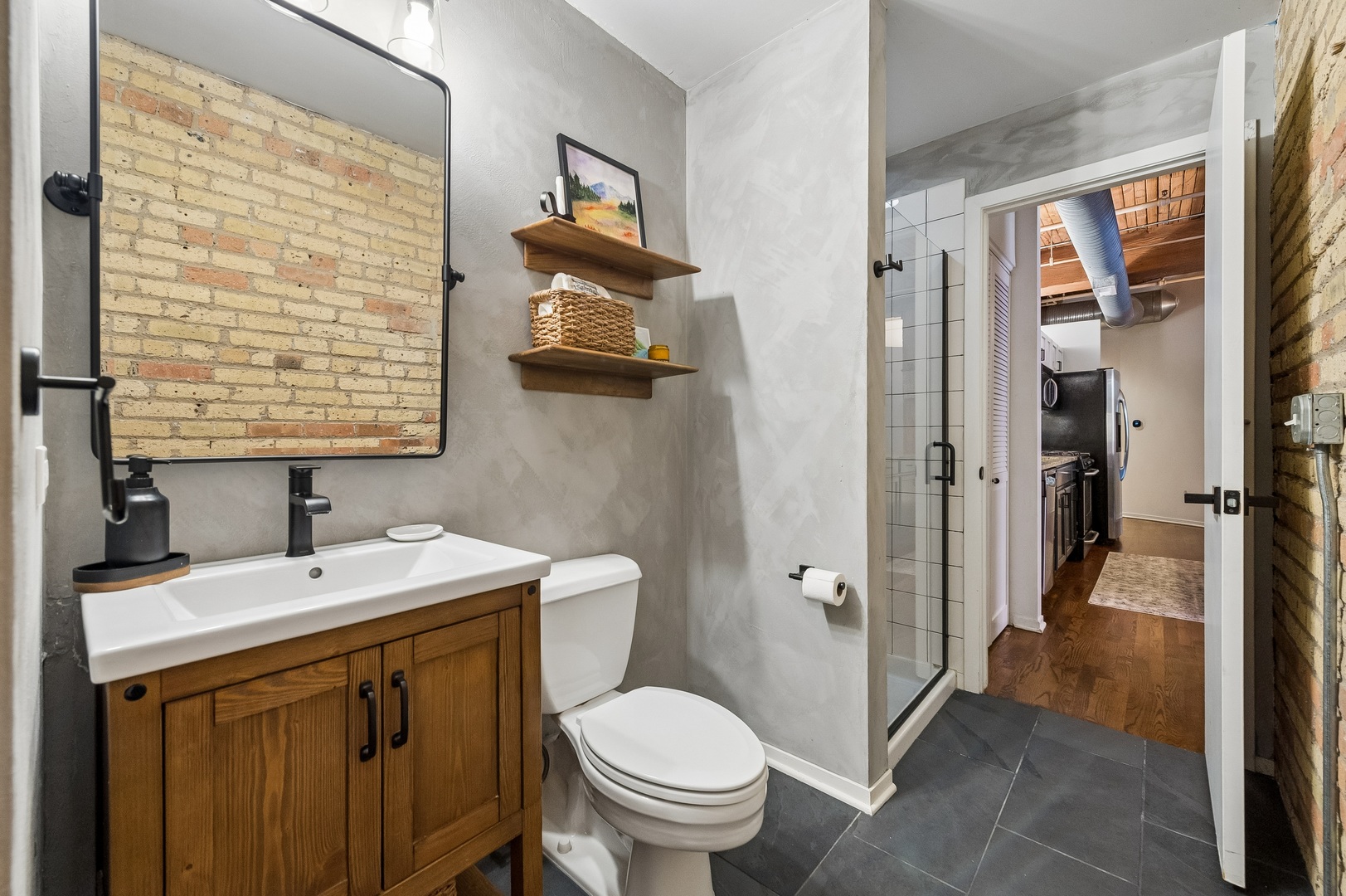 2911 N Western Avenue Unit: 111