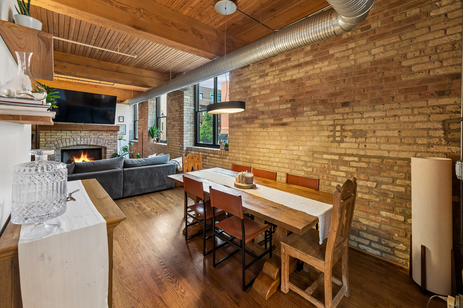 2911 N Western Avenue Unit: 111