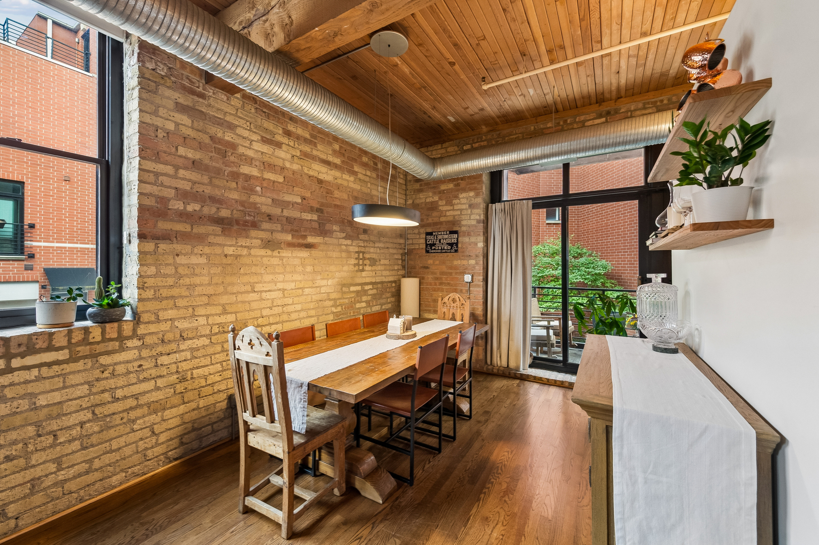 2911 N Western Avenue Unit: 111