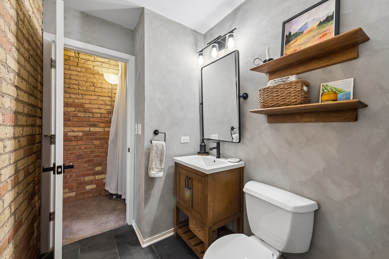 2911 N Western Avenue Unit: 111