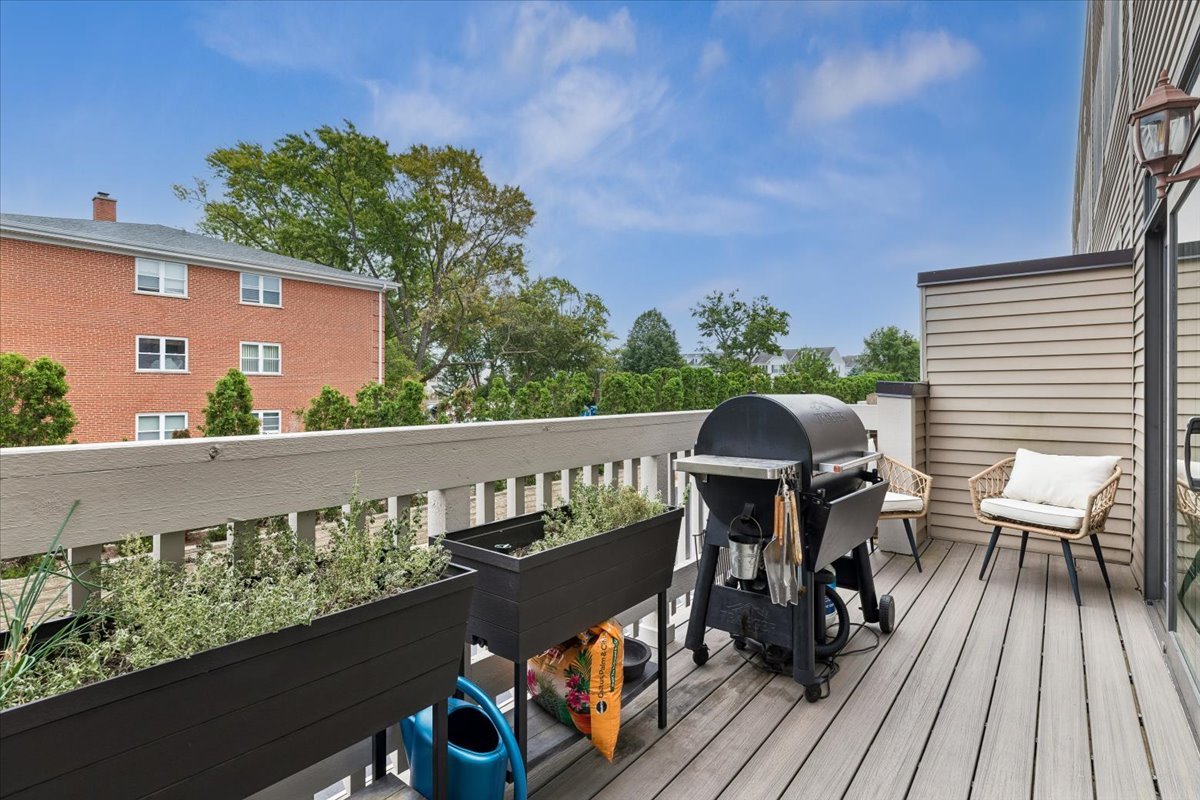 195 N Hickory Avenue