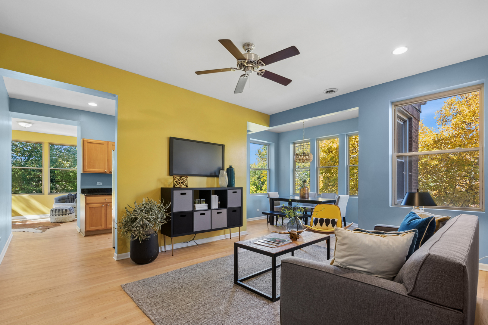 3725 W Byron Street Unit: 3