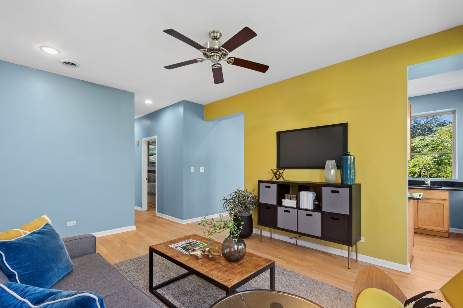 3725 W Byron Street Unit: 3