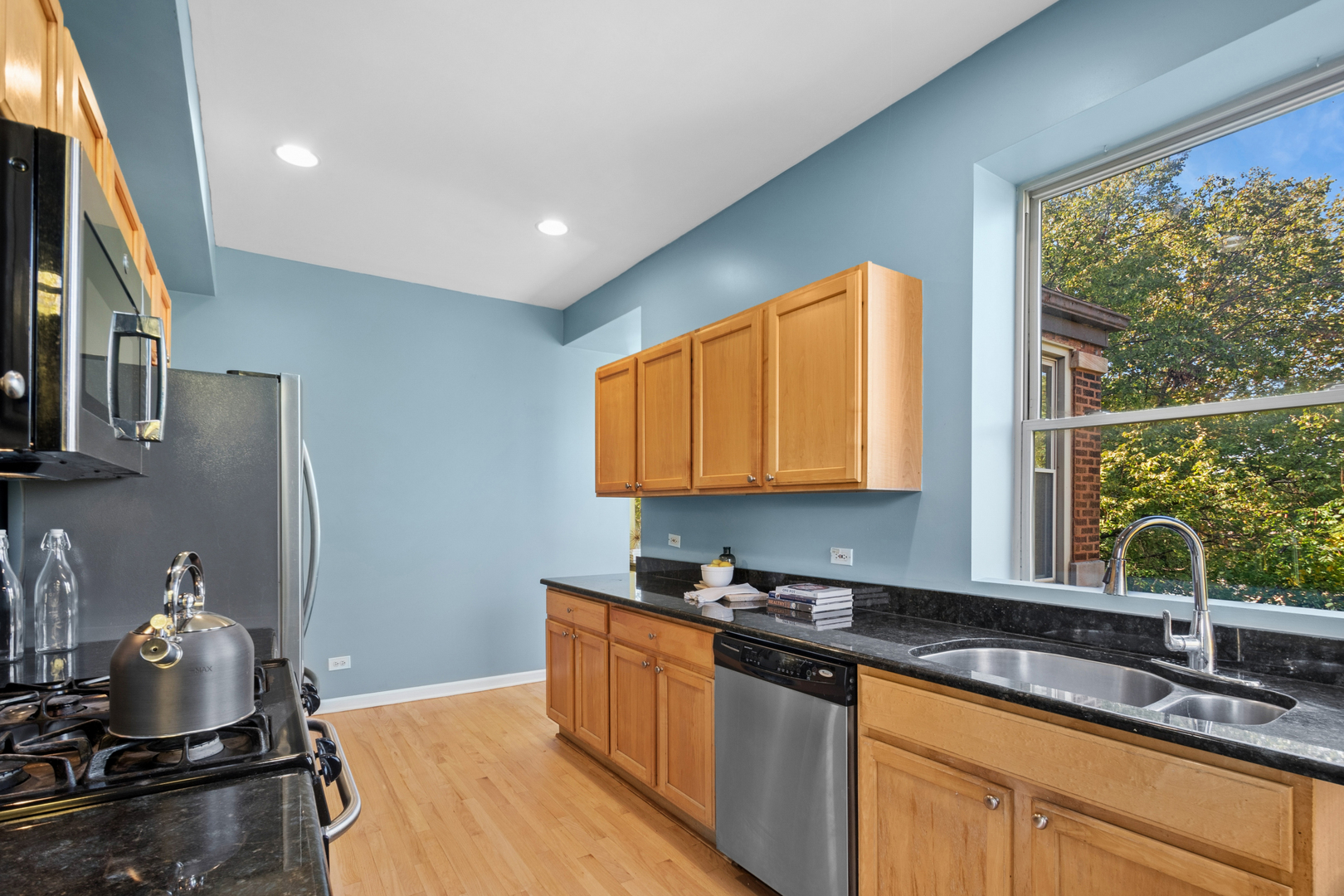 3725 W Byron Street Unit: 3