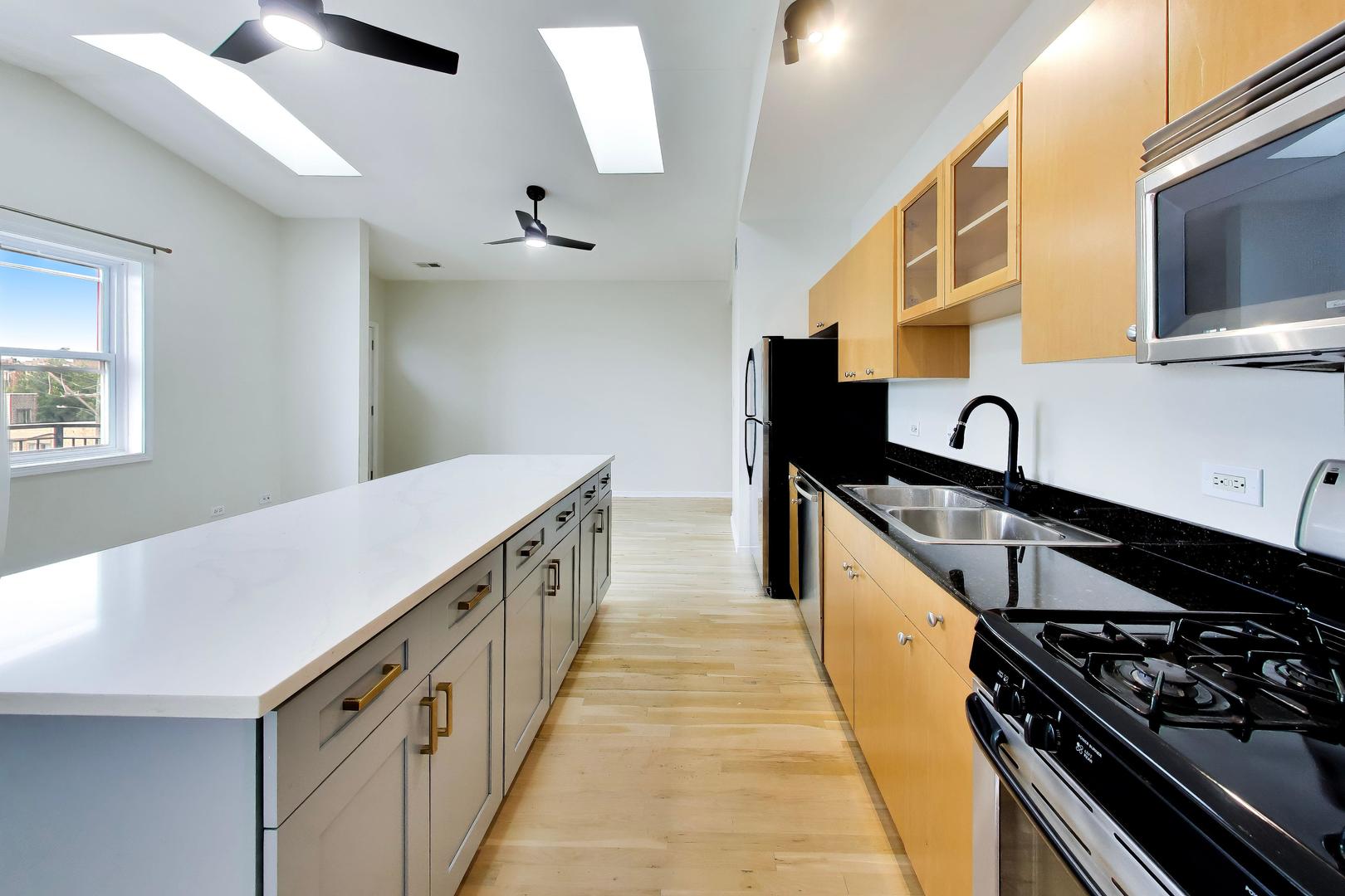 519 S Maplewood Avenue Unit: 4N