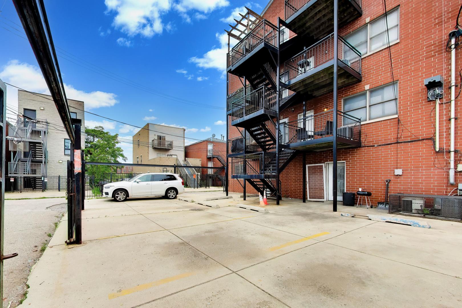 519 S Maplewood Avenue Unit: 4N