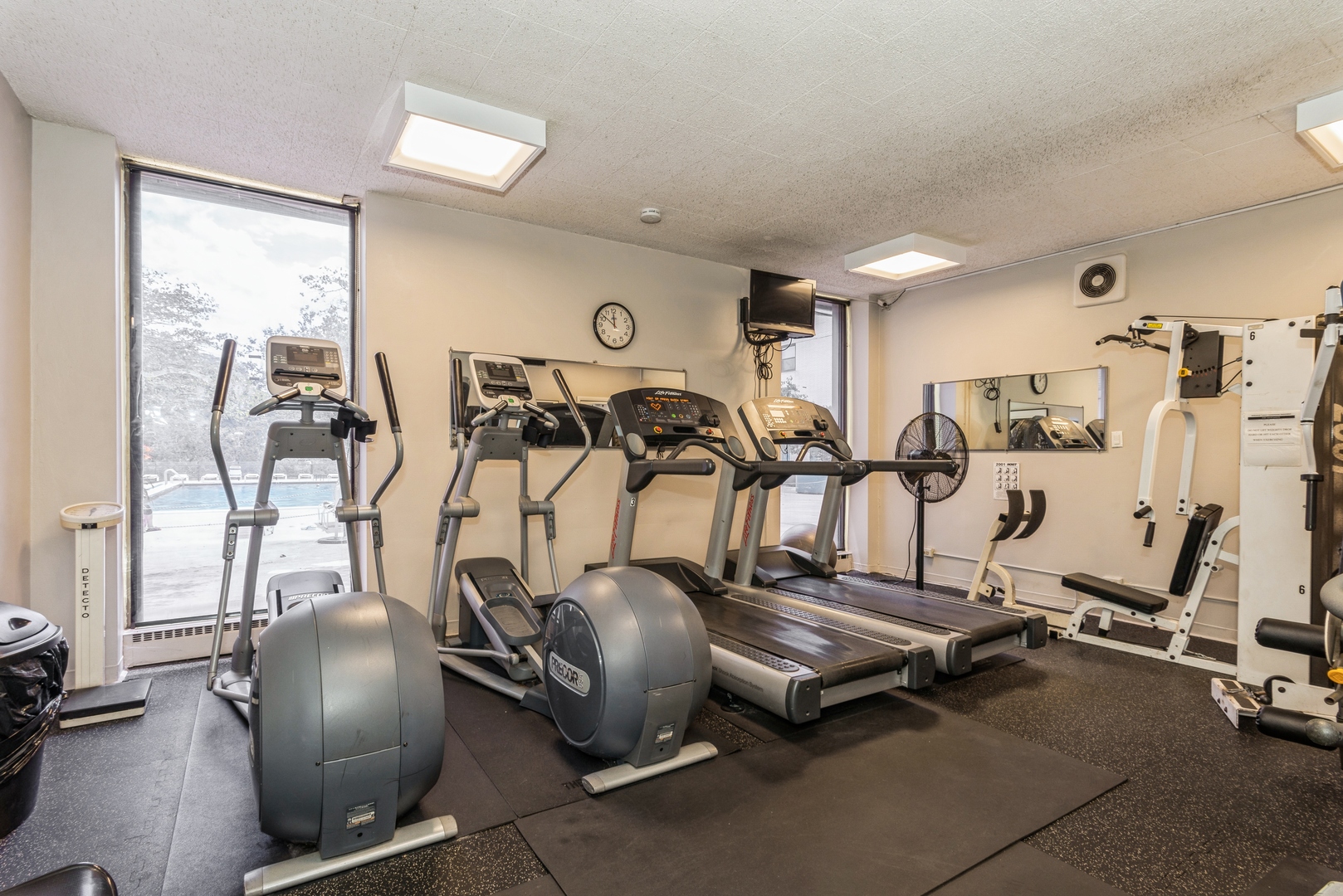 5701 N Sheridan Road Unit: 12N
