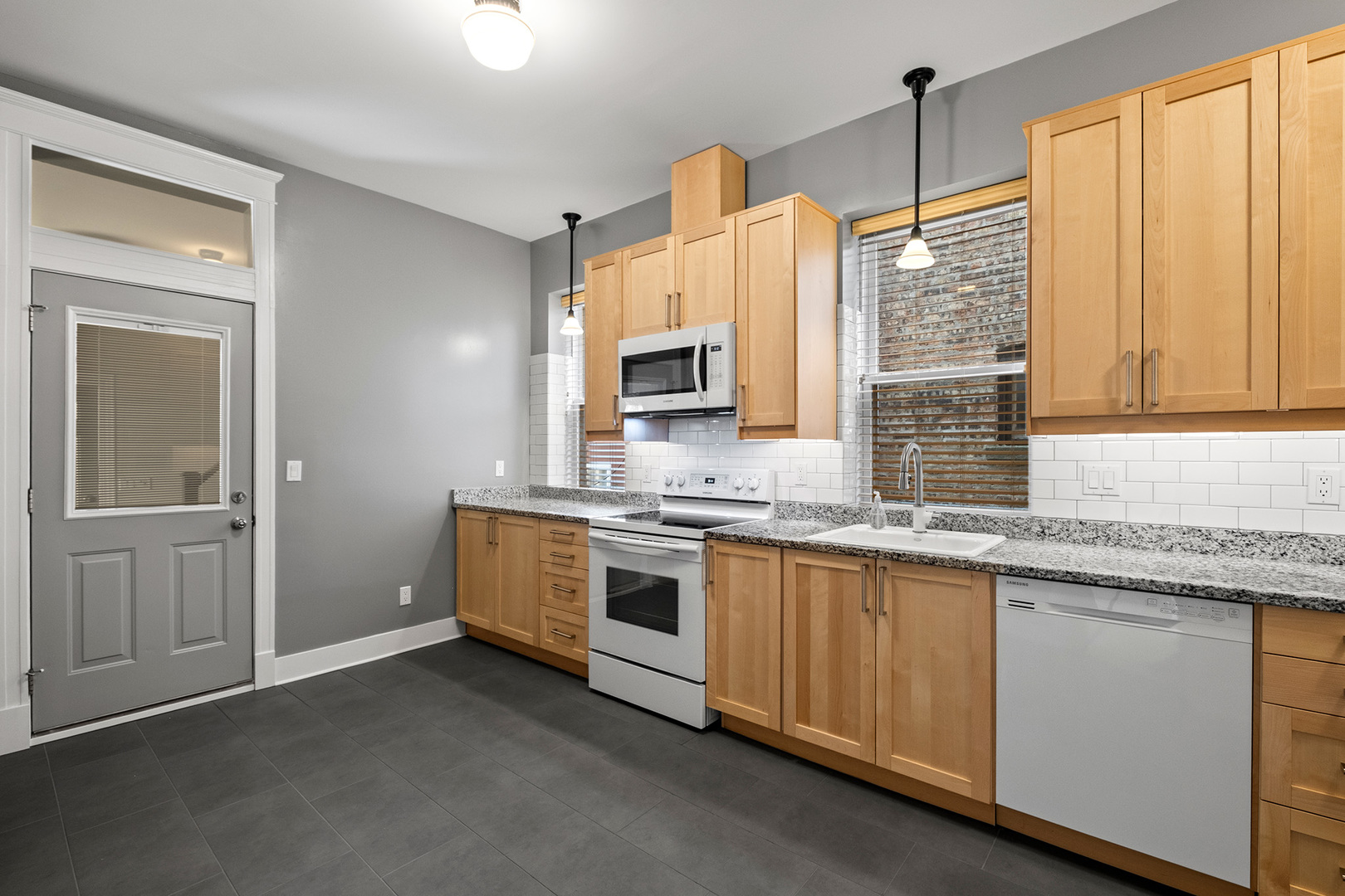 1335 W Thorndale Avenue Unit: 1