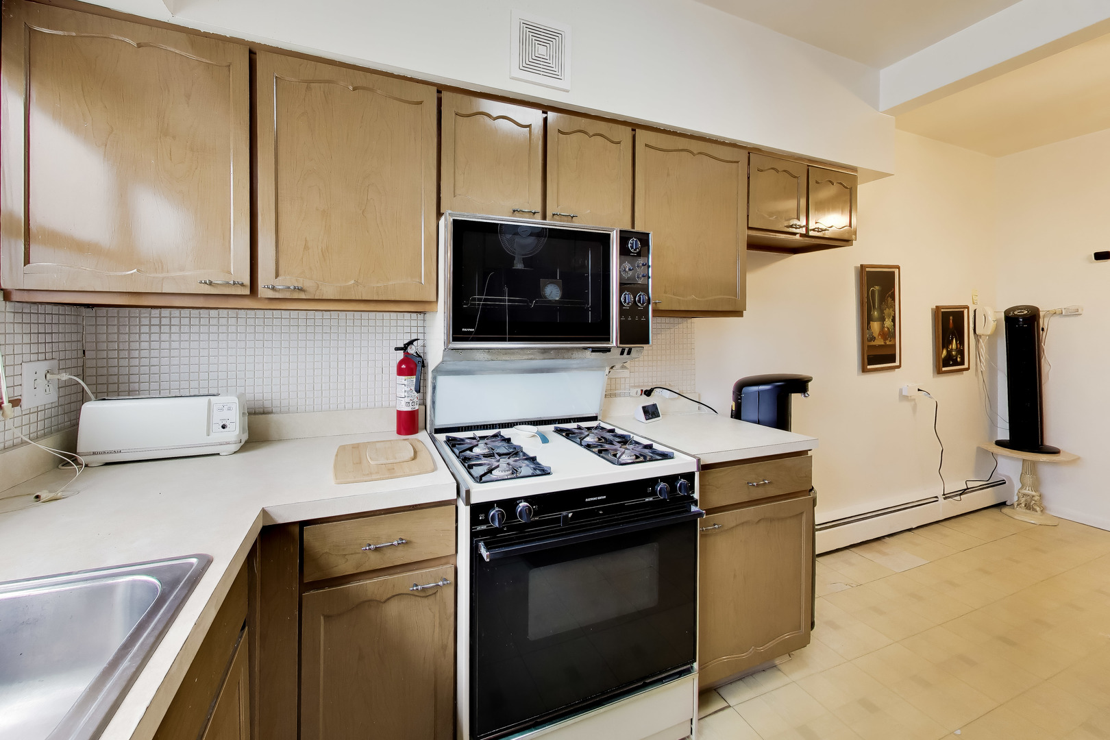 6040 N TROY Street Unit: 401
