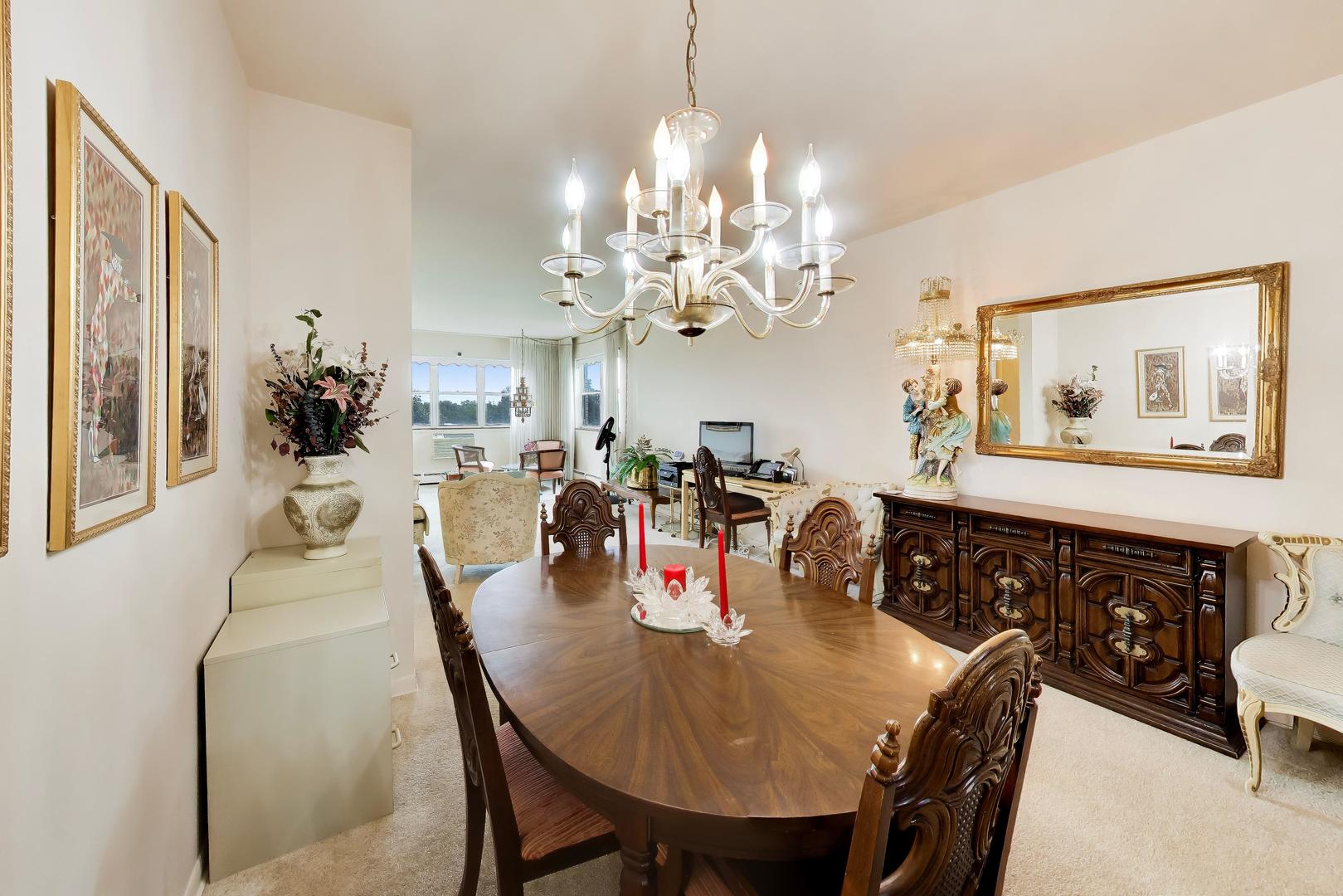 6040 N TROY Street Unit: 401