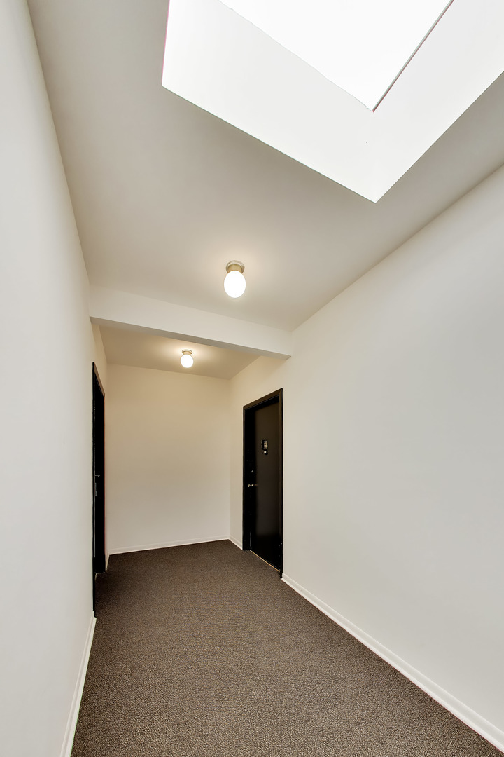 6040 N TROY Street Unit: 401