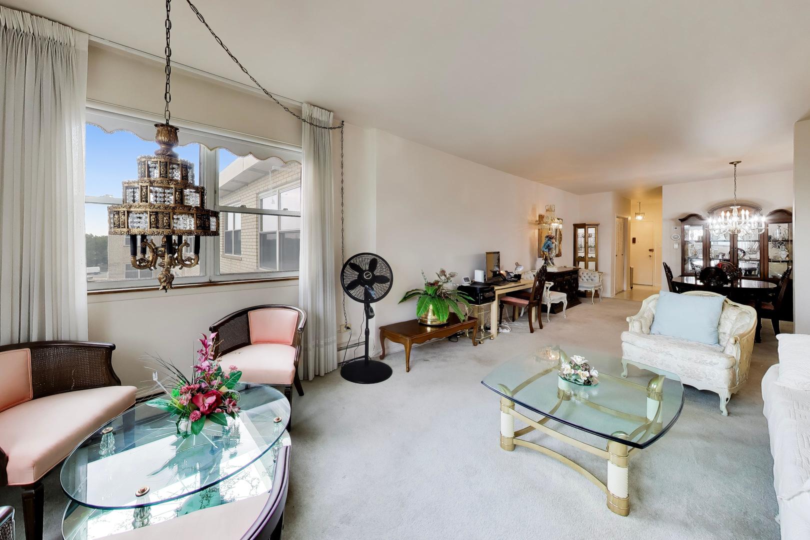 6040 N TROY Street Unit: 401