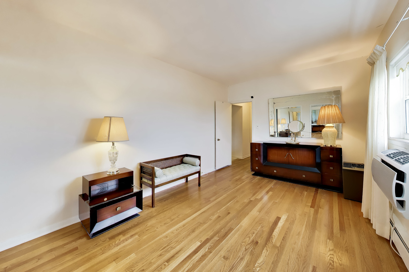 6040 N TROY Street Unit: 401